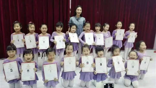 小荧星取得中国舞蹈家协会“快乐小舞星”教学考级点资质