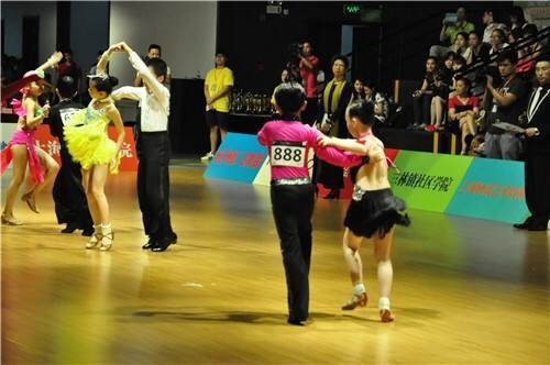 2014第二届“荧星杯”上海青少年国际标准舞公开赛火热开赛