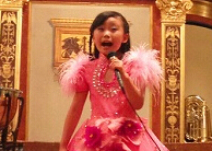 小荧星歌舞团 Alita.Qi 独唱《茉莉花》登上维也纳金色大厅