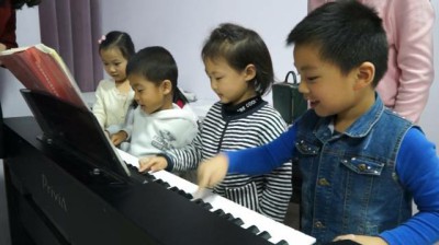 器乐启蒙专业试听课在小荧星上海广播电台分校开课